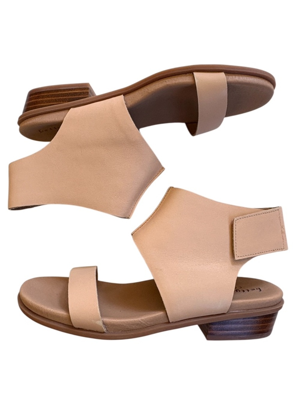 Like New Bettye Muller Leather Sandals Cream Size 6.5